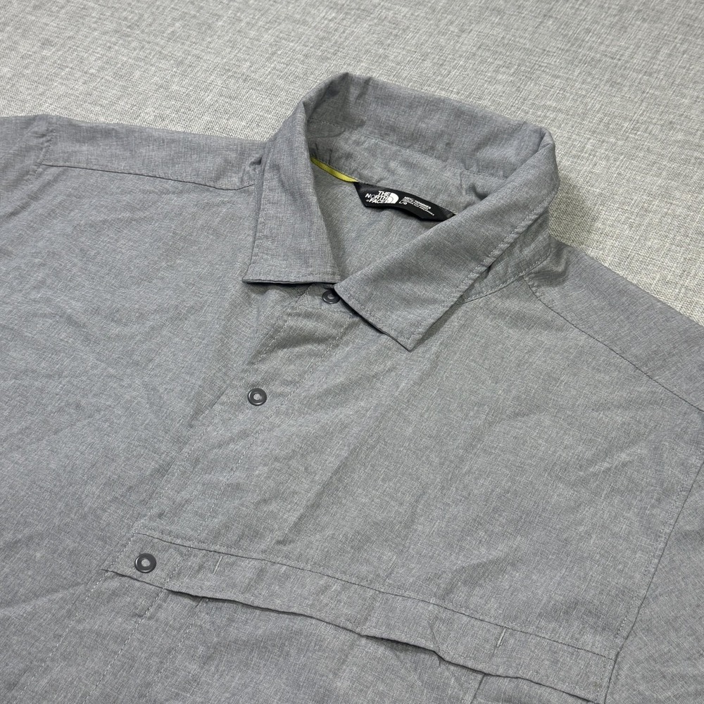 The North Face Button-Up Shirt Mens L Gray Short Sleeve Snap Polyester
